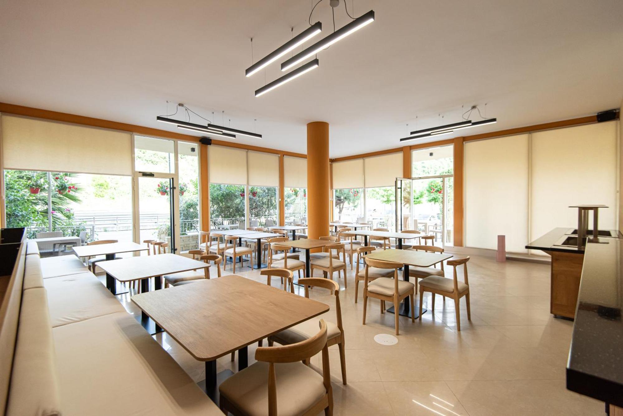 Aparthotel Eda Durrës Esterno foto