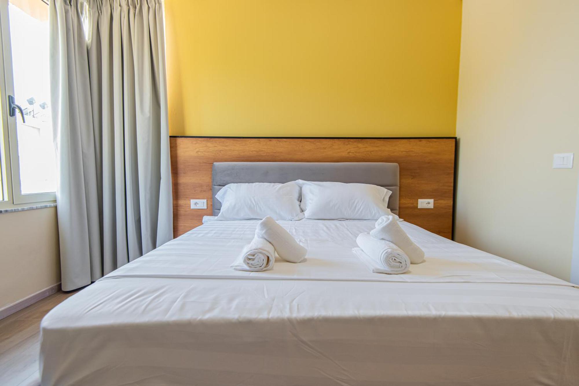 Aparthotel Eda Durrës Esterno foto