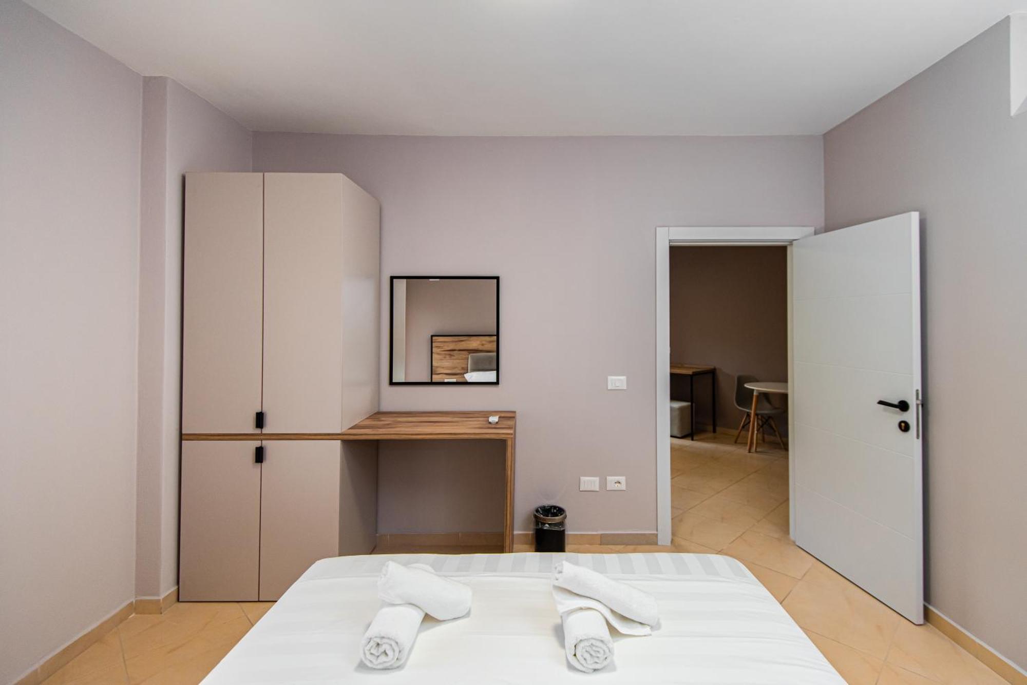 Aparthotel Eda Durrës Esterno foto