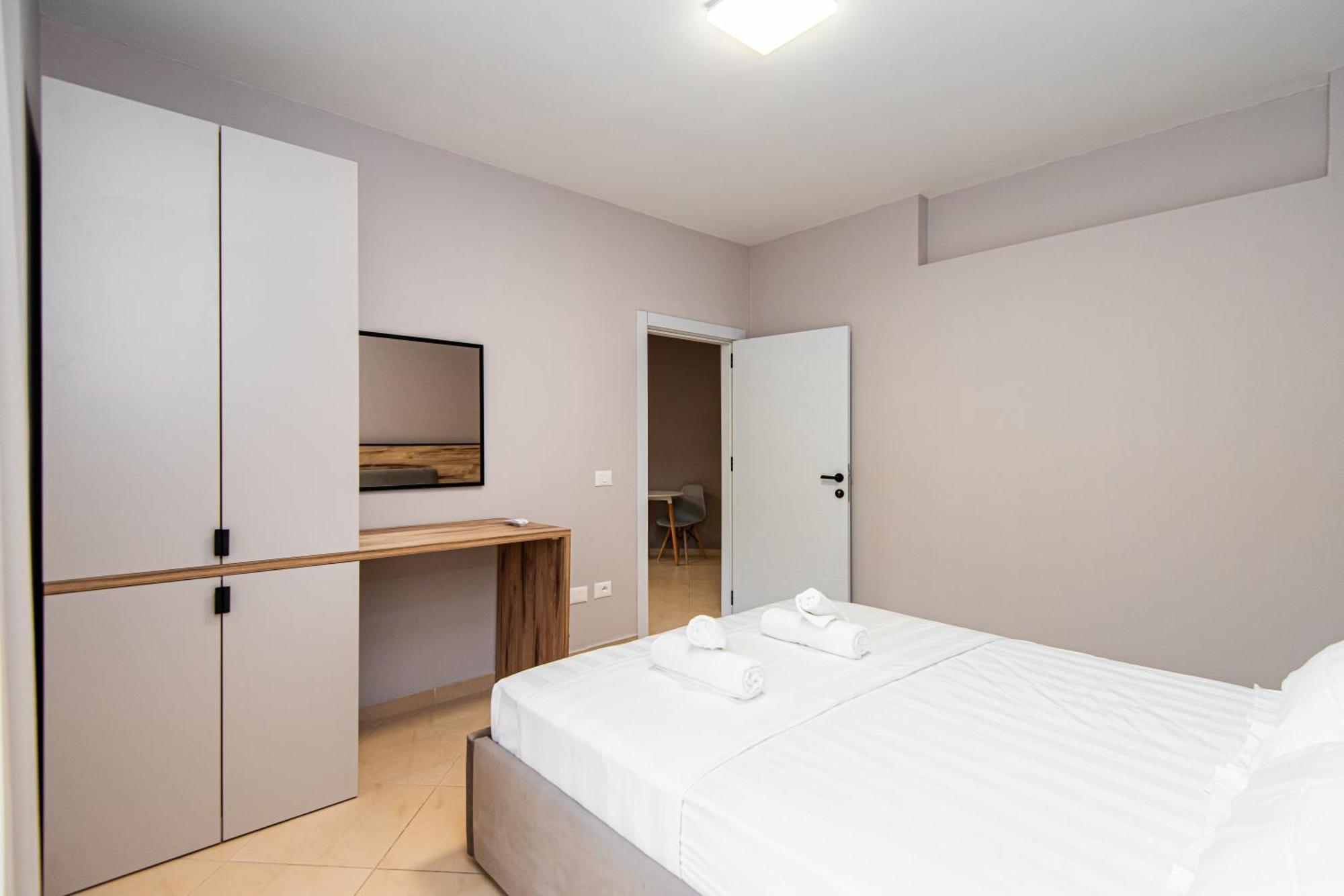 Aparthotel Eda Durrës Esterno foto