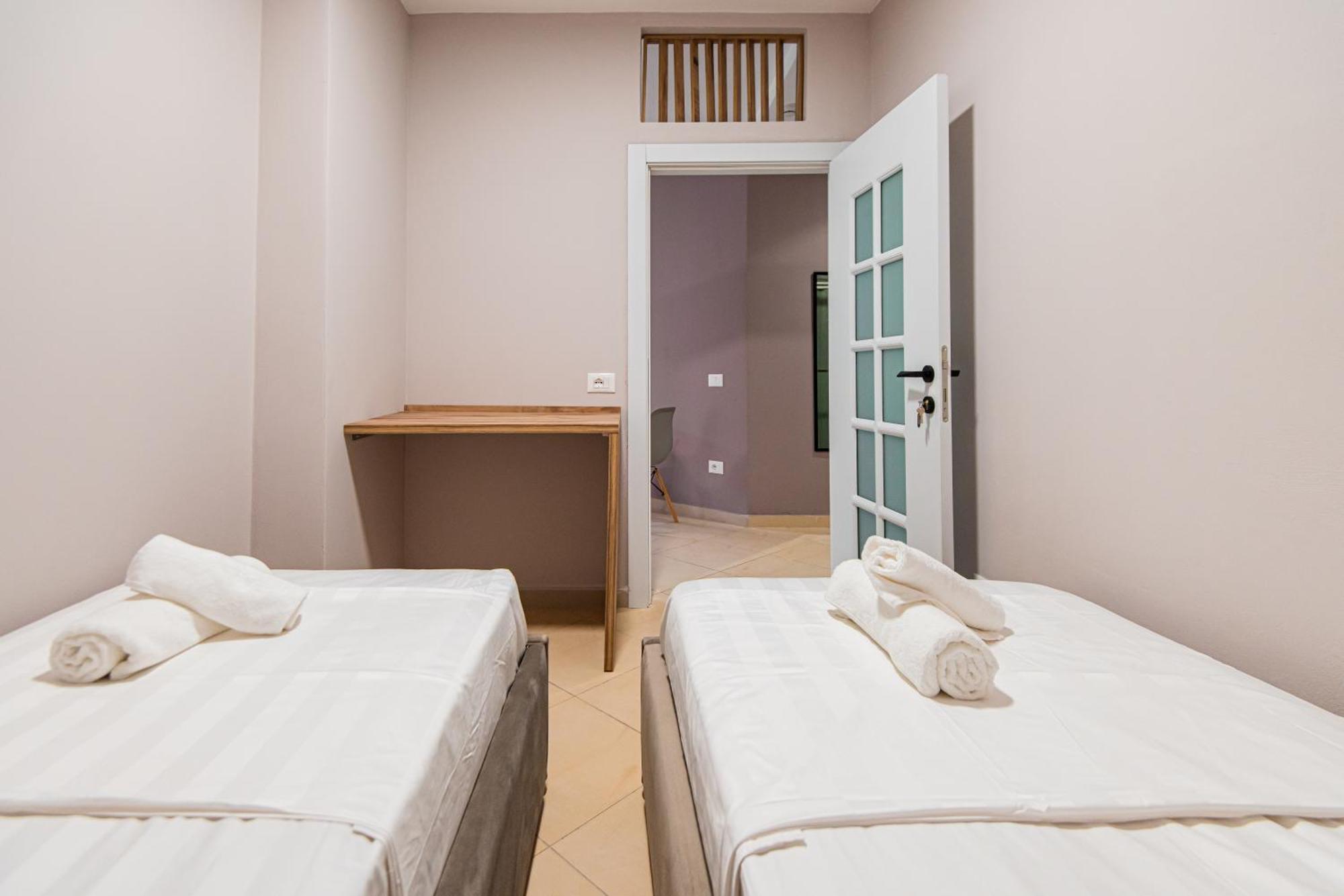 Aparthotel Eda Durrës Esterno foto
