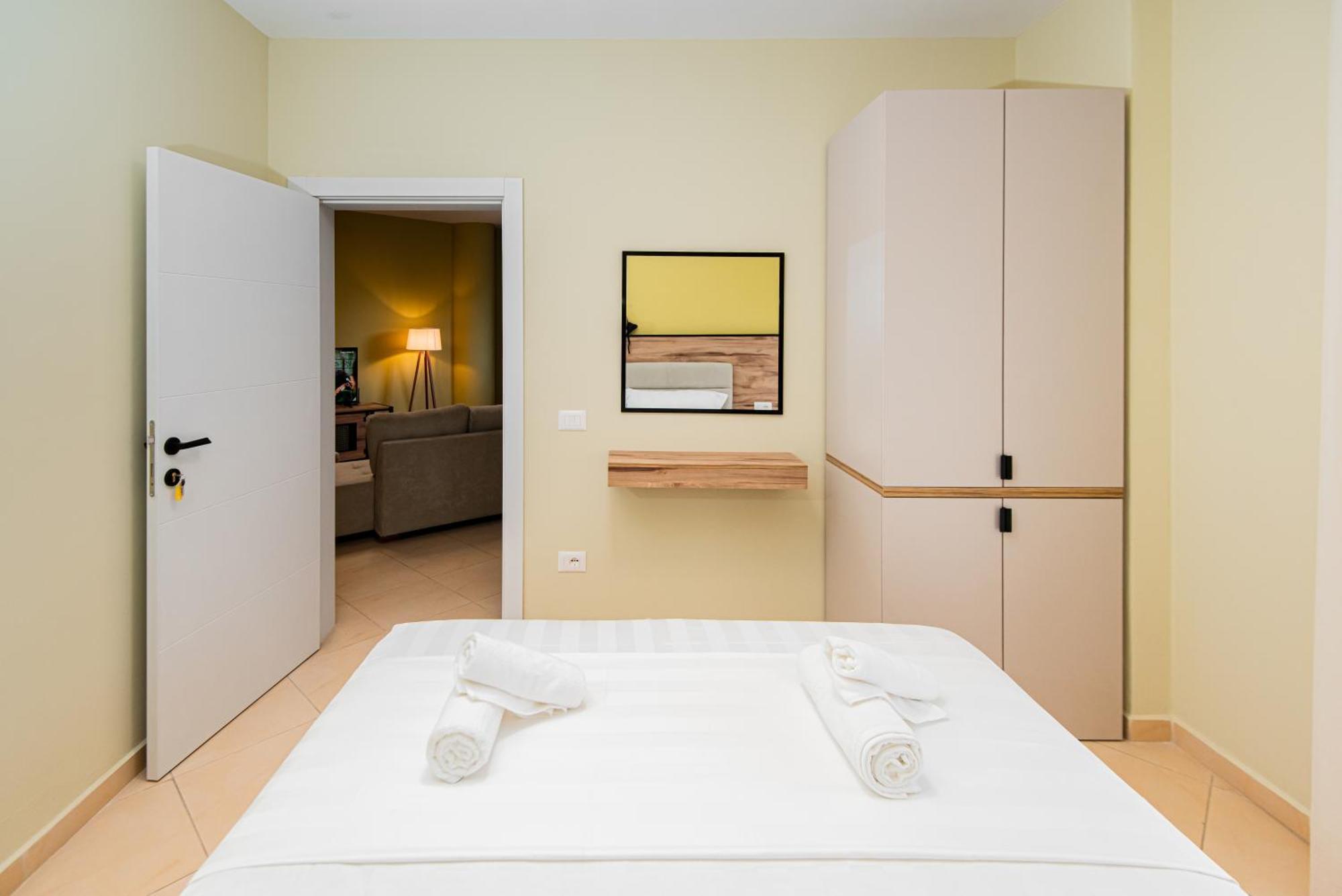 Aparthotel Eda Durrës Esterno foto