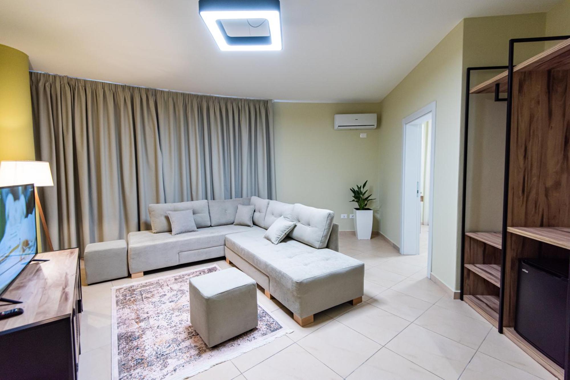 Aparthotel Eda Durrës Esterno foto