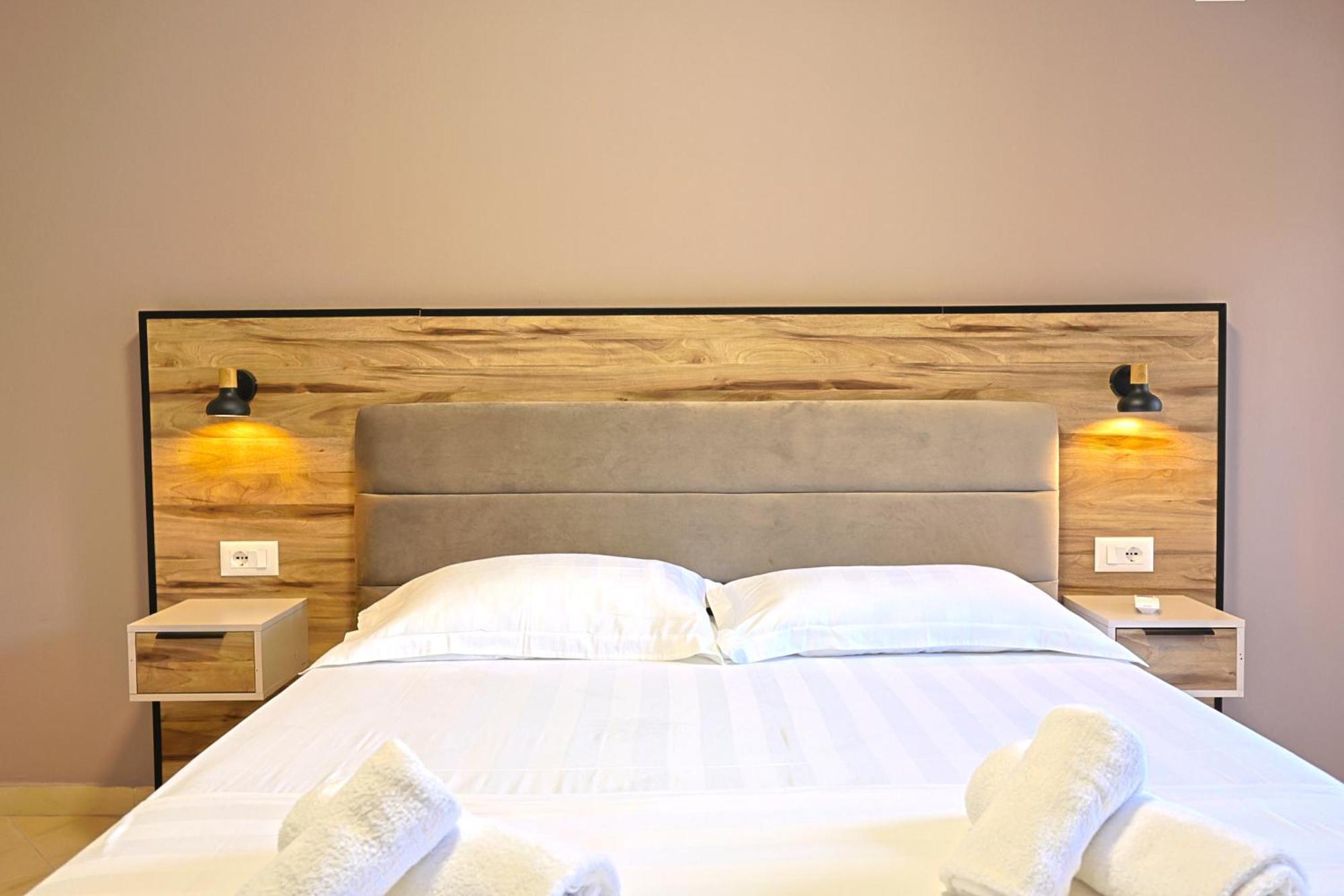 Aparthotel Eda Durrës Esterno foto