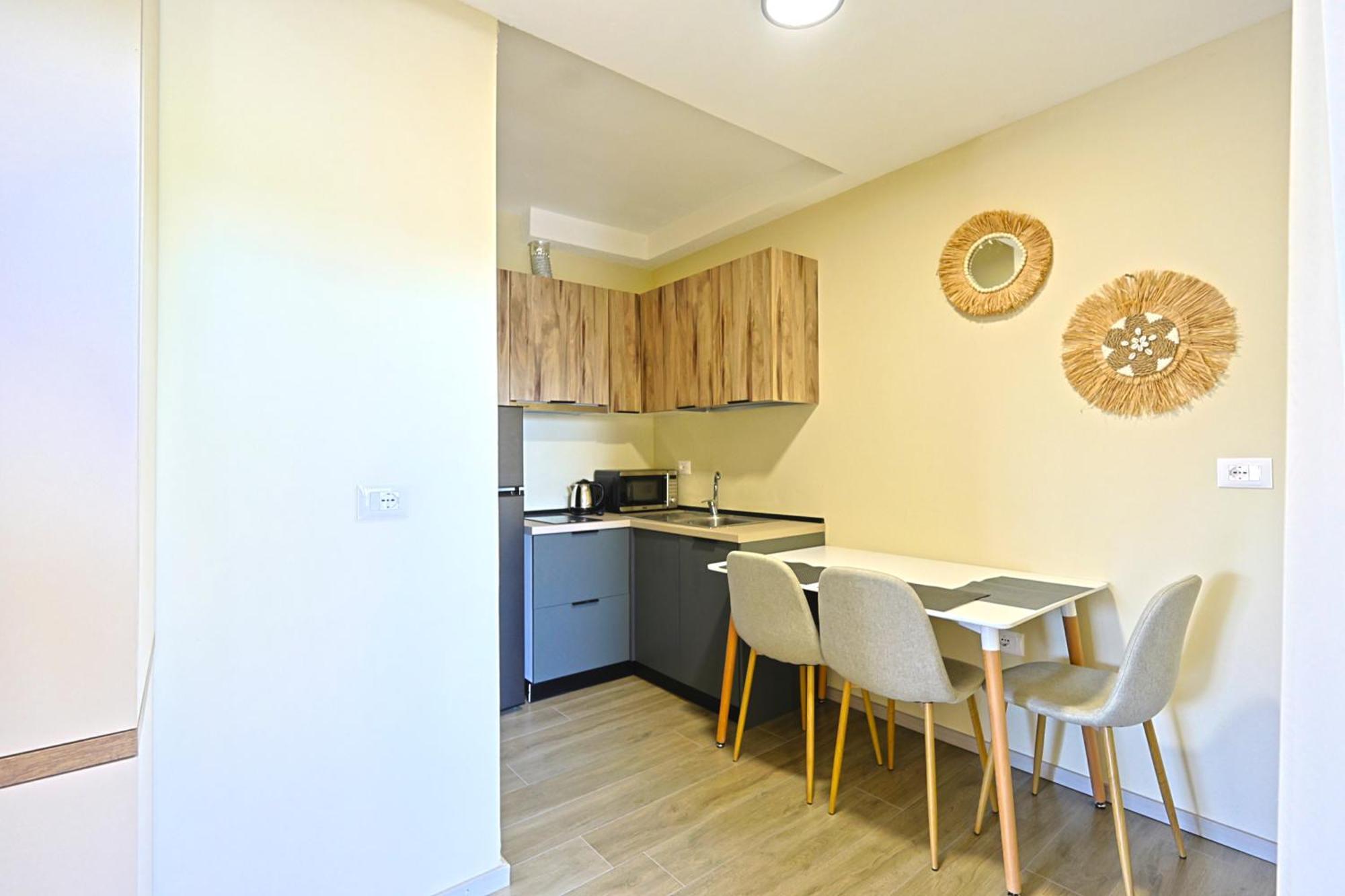Aparthotel Eda Durrës Esterno foto