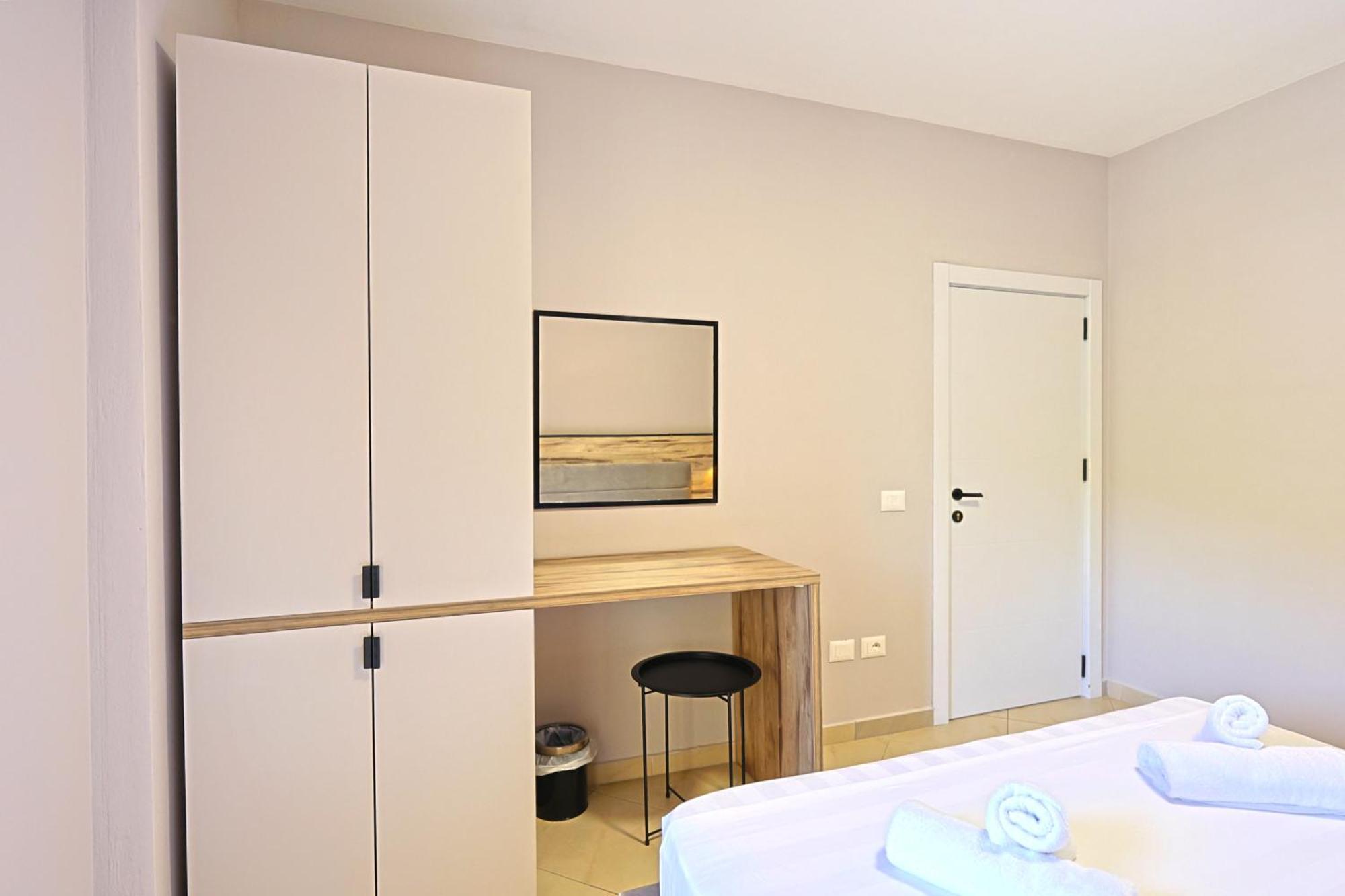 Aparthotel Eda Durrës Esterno foto